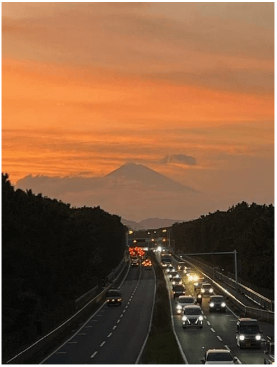 茅ヶ崎西湘Bypass から見た夕富士